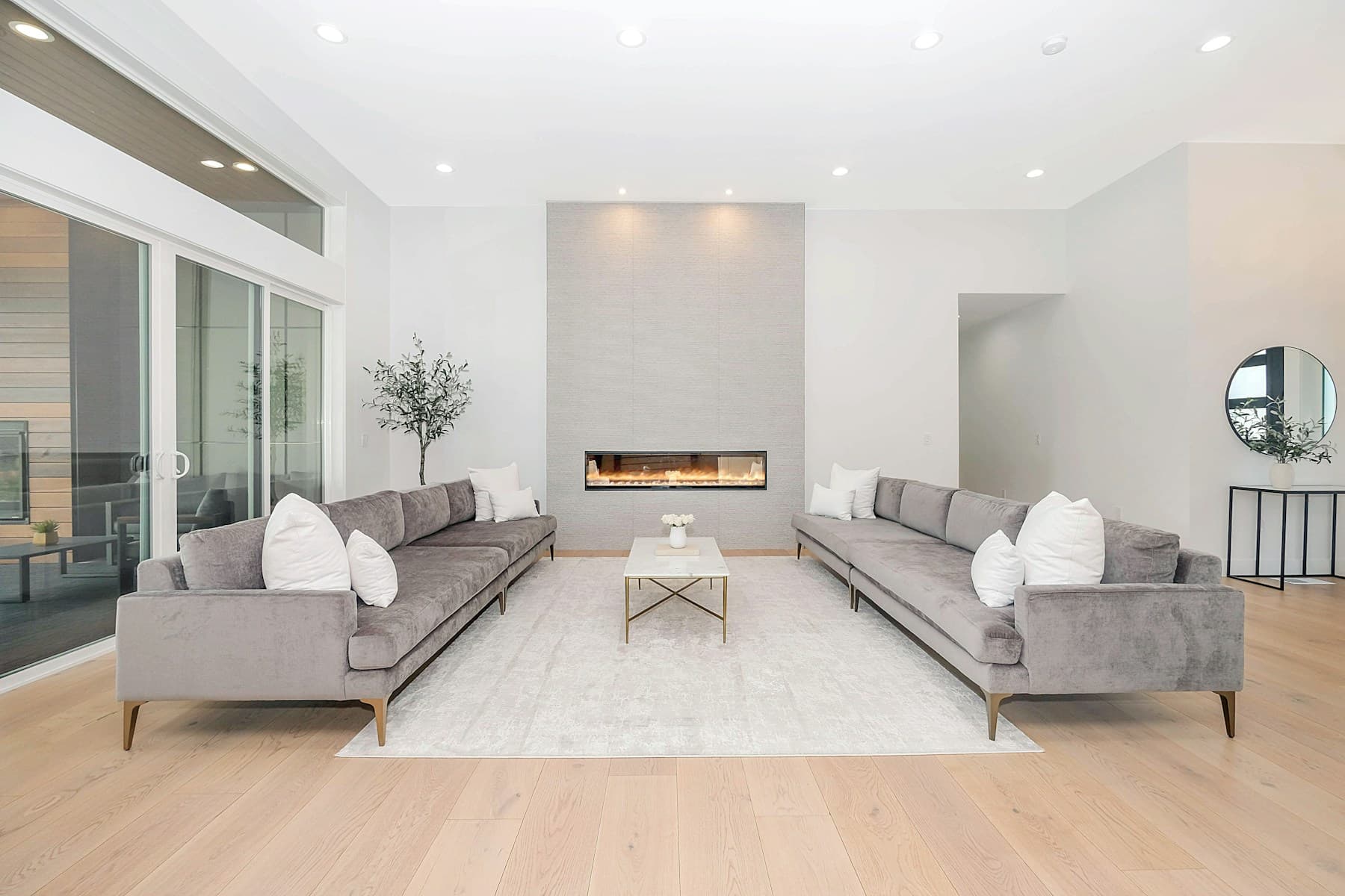 Bold Drawing & Dining Interior residential architecture project